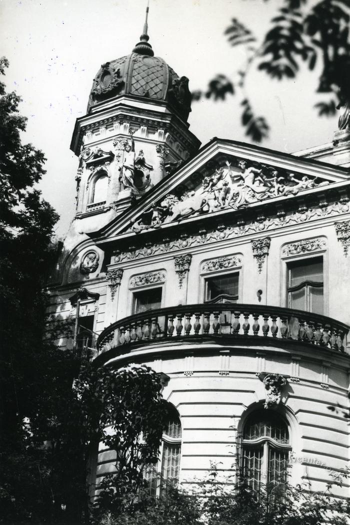 National Museum building (former Dunikowski villa) at 42 Drahomanova st.  2
