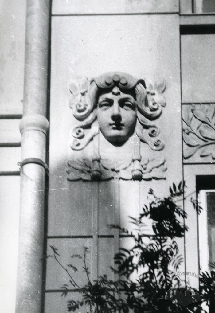 Mascaron at 8 Kotsyubyns'koho st.  2