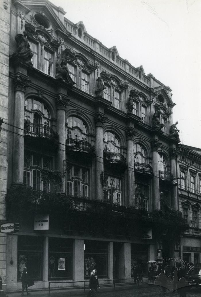 Building at 19 Doroshenka st.  2