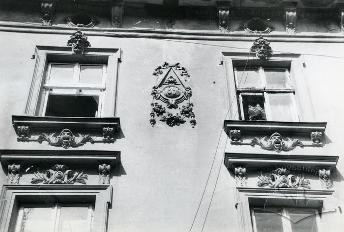 Fragment of the buiding façade 8 Kobylianskoi St.  2