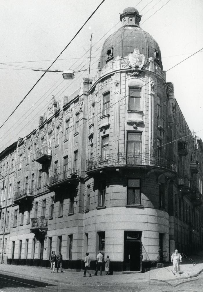 Building's corner at 8 Vitovskoho St.  1