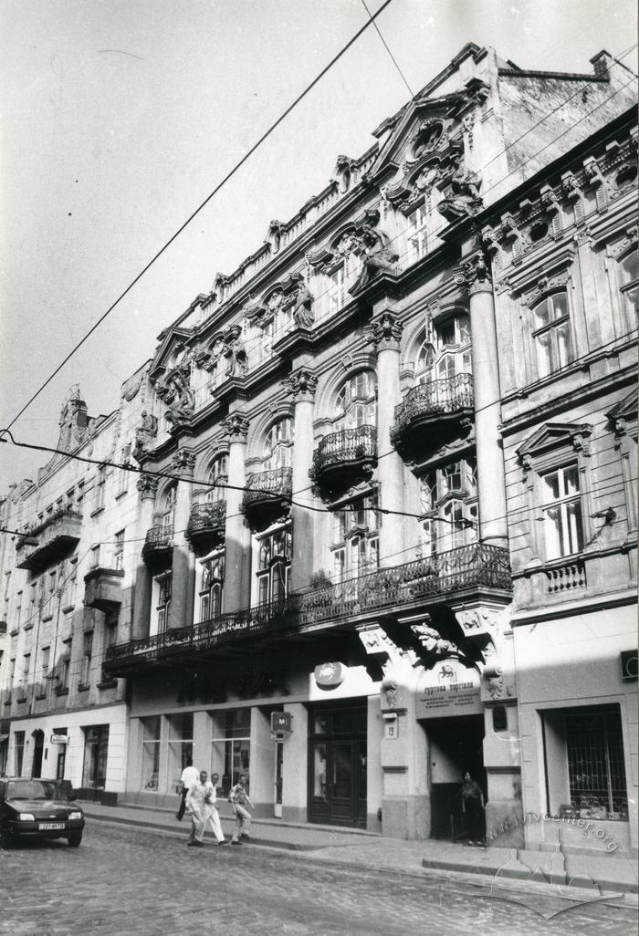 Building at 19 Doroshenka st. 2