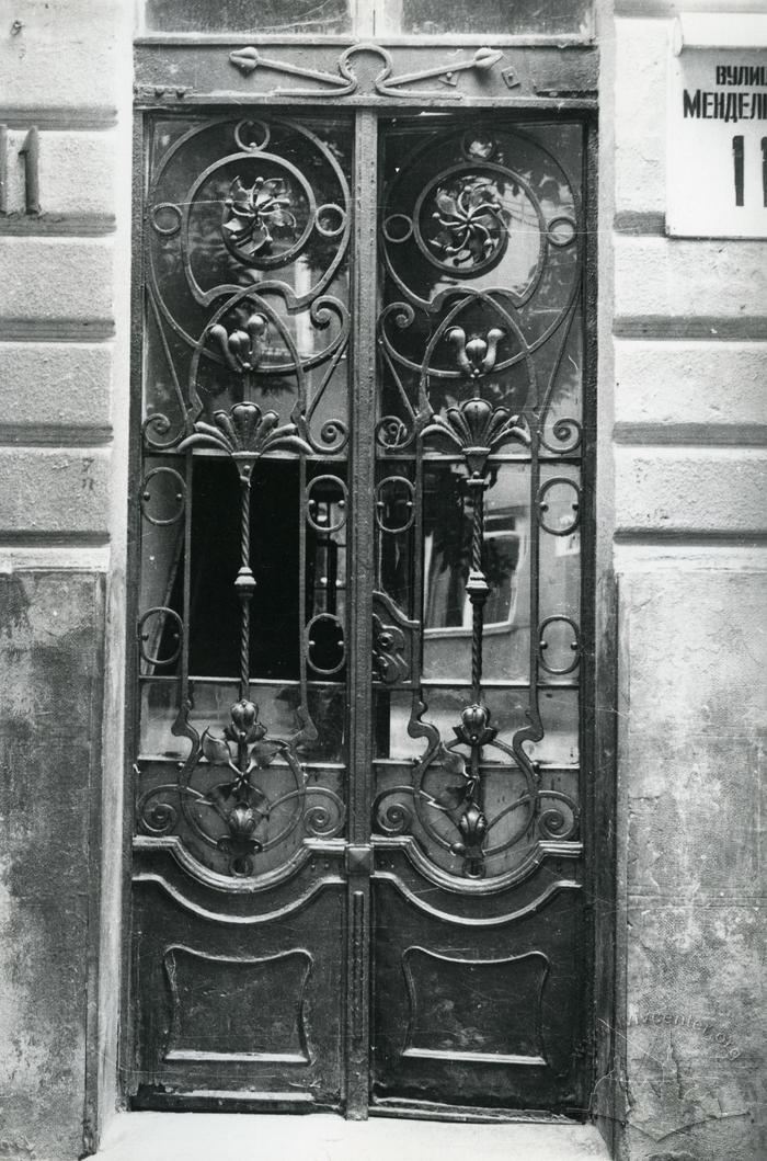 Main entrance of the building at 11 Mendeljejeva st.  2