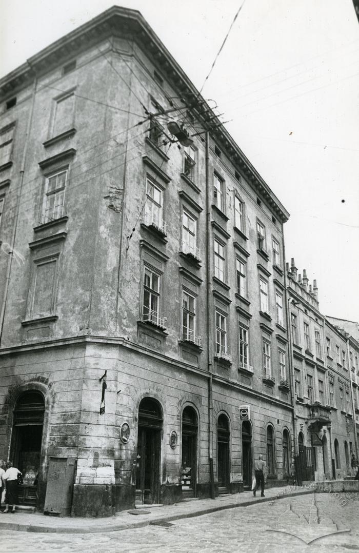 The Pharmacy Museum at 1 Stavropihiiska St. 2