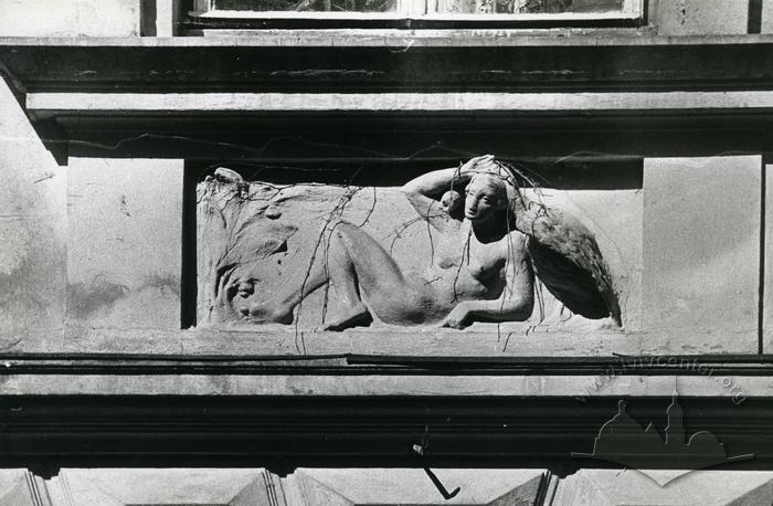 Bas-relief at 4 Stavropihiiska St.  2