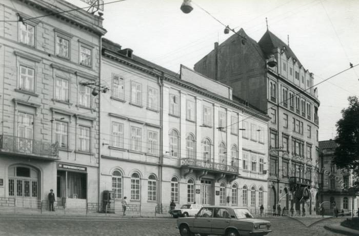 Площа соборна 2