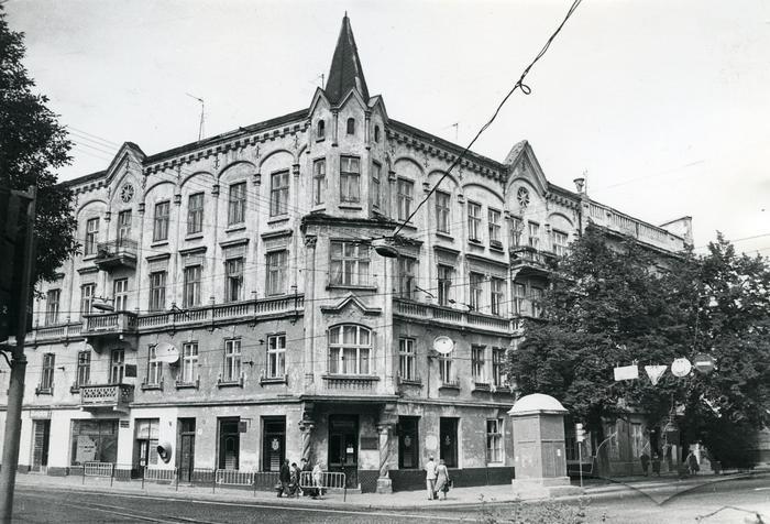 Building at 15-17 Franka St.  2