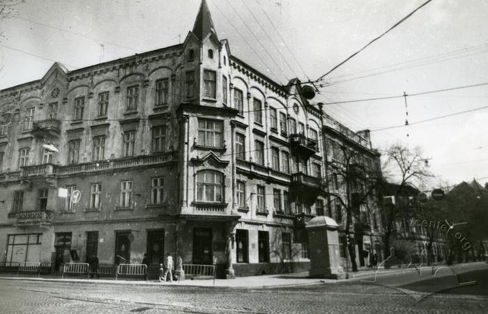 Building at 15-17 Franka St.  2