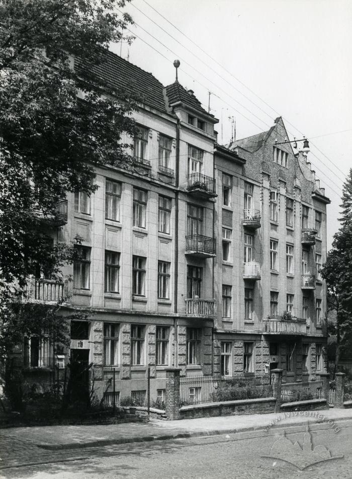 Buildings at 116, 118 Franka St. 2