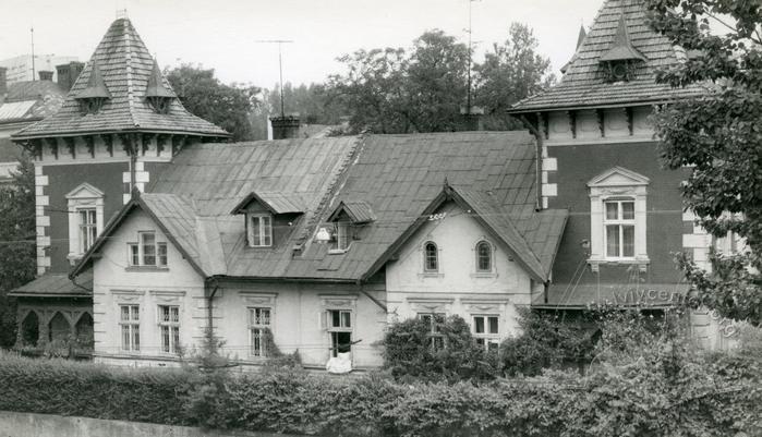 Building at 3 Stusa St. 2