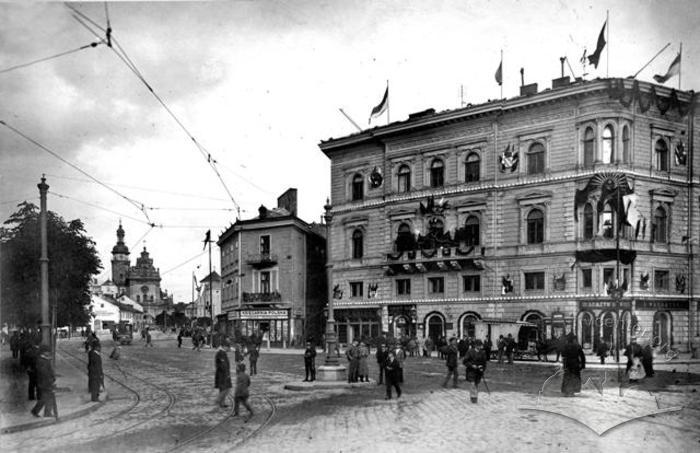 Halytska Square decorated on occasion of the Kaiser's visit 2
