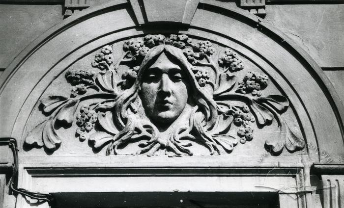 Mascaron at 37 Snopkivska St.  2