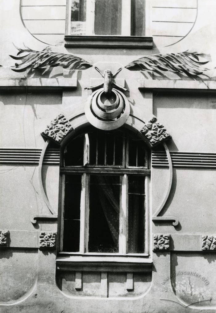 Fragment of the façade at 124 Franka St.  2