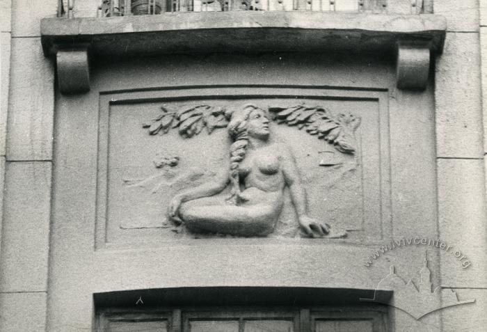 Woman bas-relief at 37 Franka St.  2
