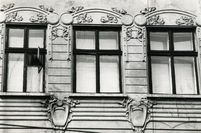 Windows on the façade at 84 Franka St. 2