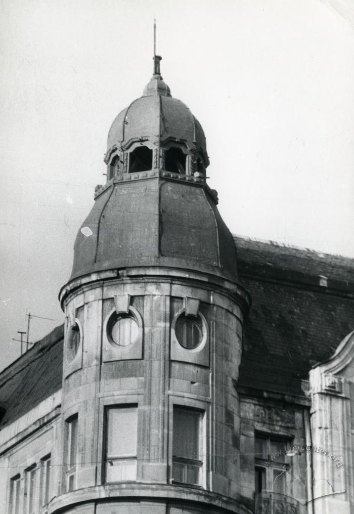 Uppermost part of the building at 21 Halytska St.  2