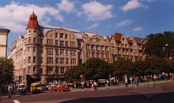 Halytska square 2