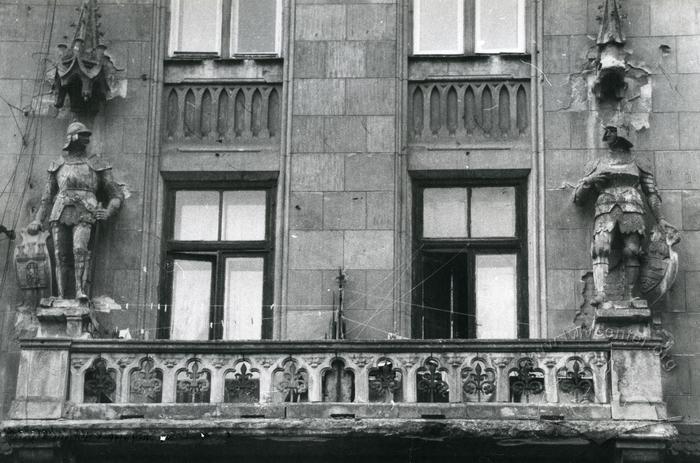 Fragment of the façade at 11 Valova St.  2