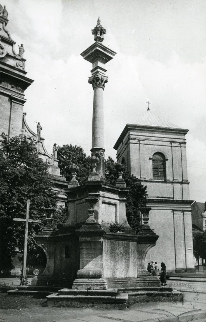 Monument to Saint John of Dukla at 1 Soborna Sq.  2