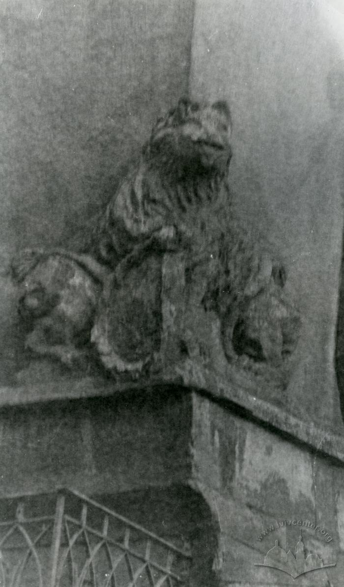 Lion sculpture at 11 Halytska St. Photo reproduction  2