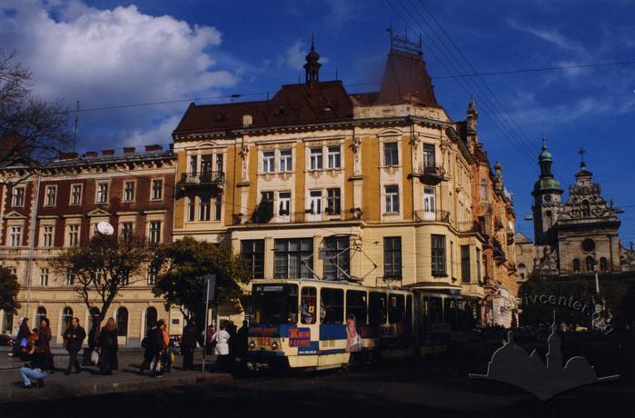 Halytska square 2