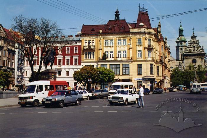 Halytska square 2