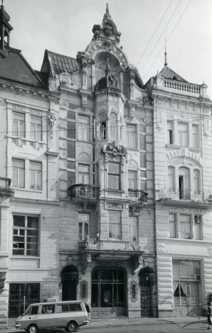 Building at 2 Soborna Sq.  2