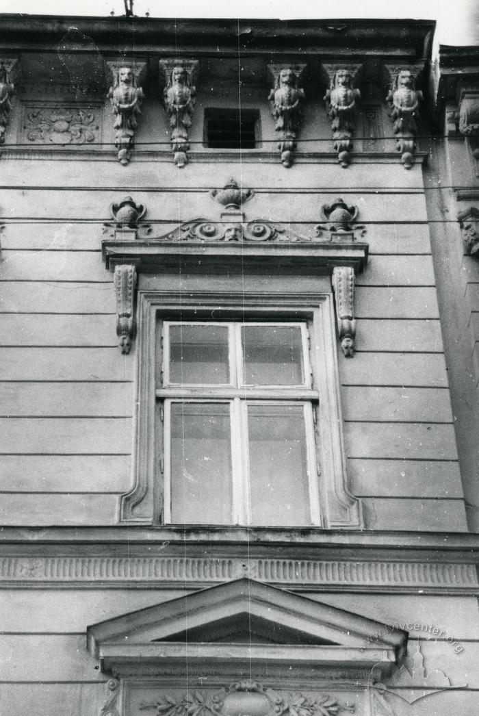 Fragment of the façade at 9 Soborna Sq.  2