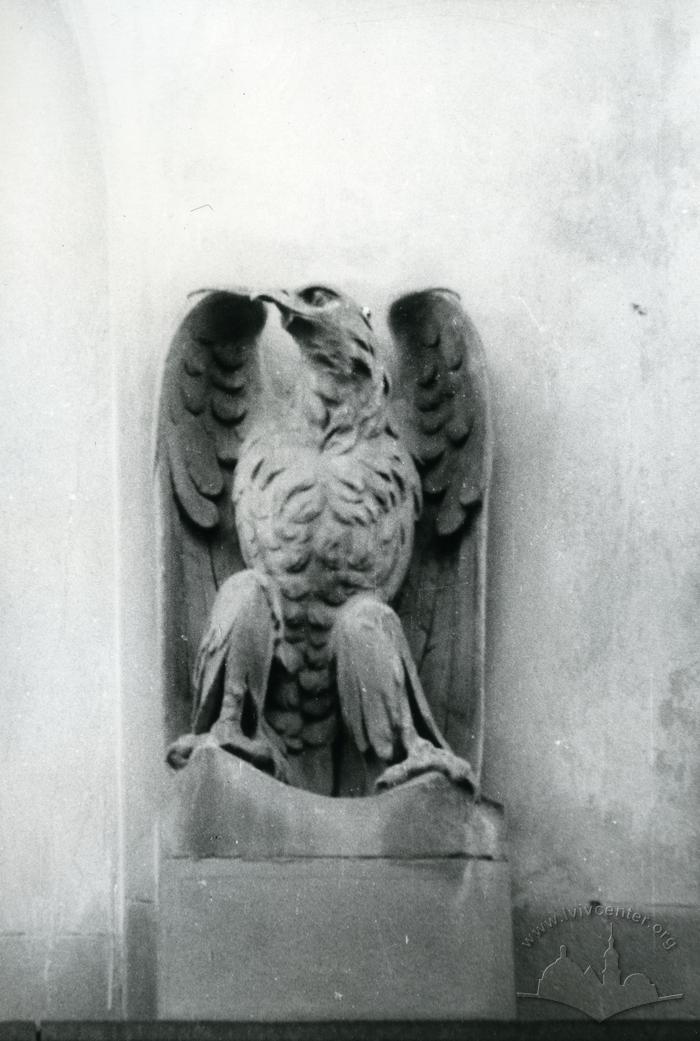 Sculpture of a eagle at 1 Halytskoho Sq.  2