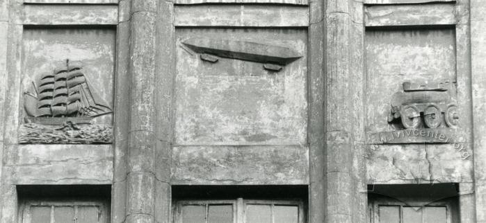 Bas-reliefs at 49 Chuprynky St.  2