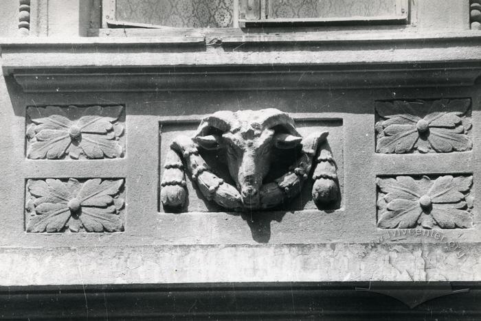 Bas-relief at 12 Tarnavskoho St.  2