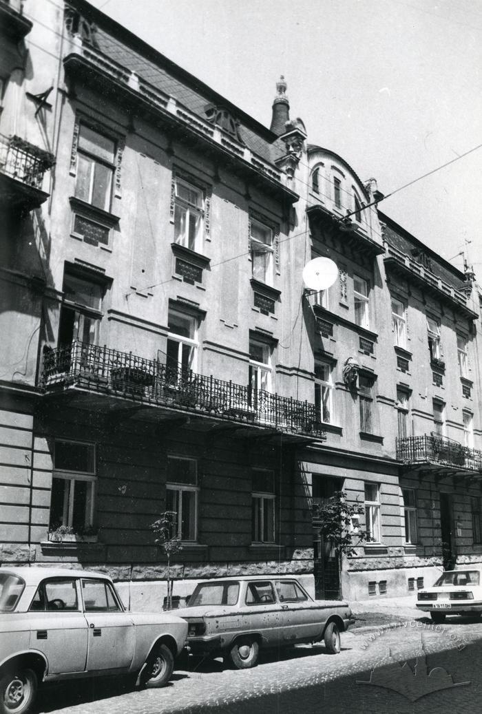 Building at 8 Tarnavskoho St.  2