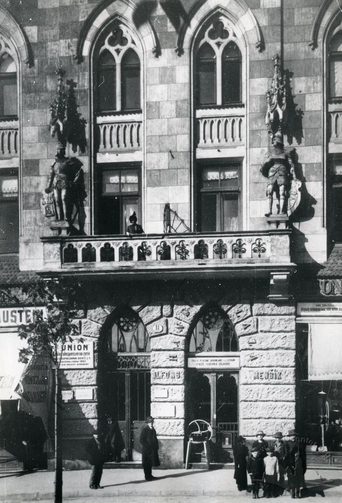 Building at 11 Valova St. Photo reproduction  2
