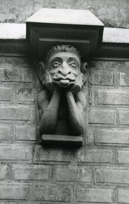 Mascaron on the façade at 5 Hlinky St. 