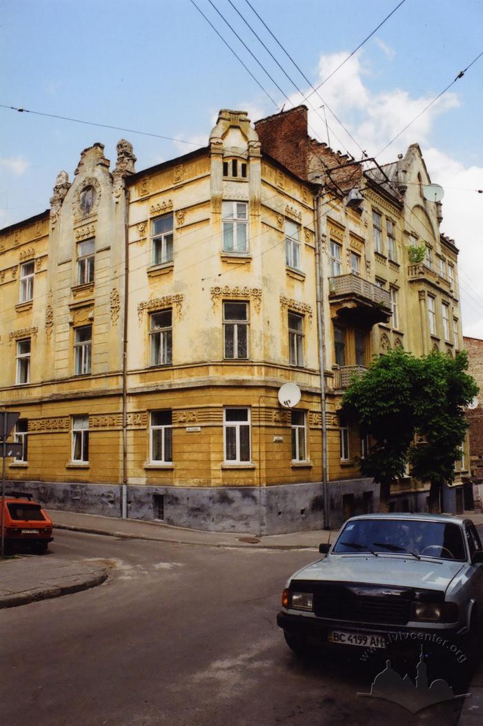 Building at 2 Hlibova St.  2