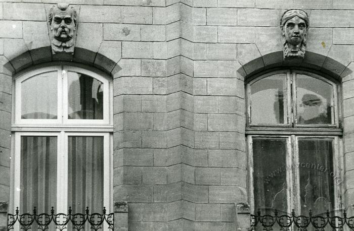 Frament of the façade at 6 Heroiv Maidanu St.  2