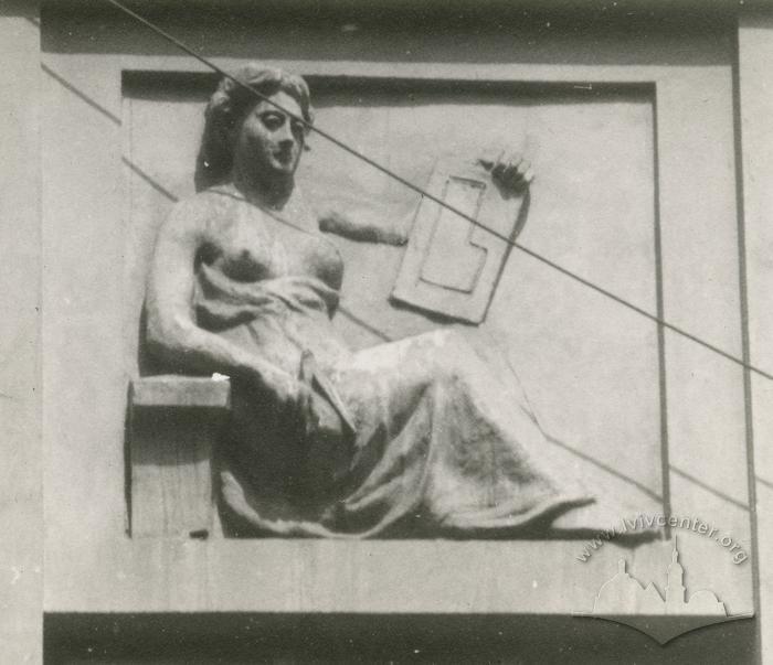 Bas-relief of a women at 60 Chuprynky St.  2