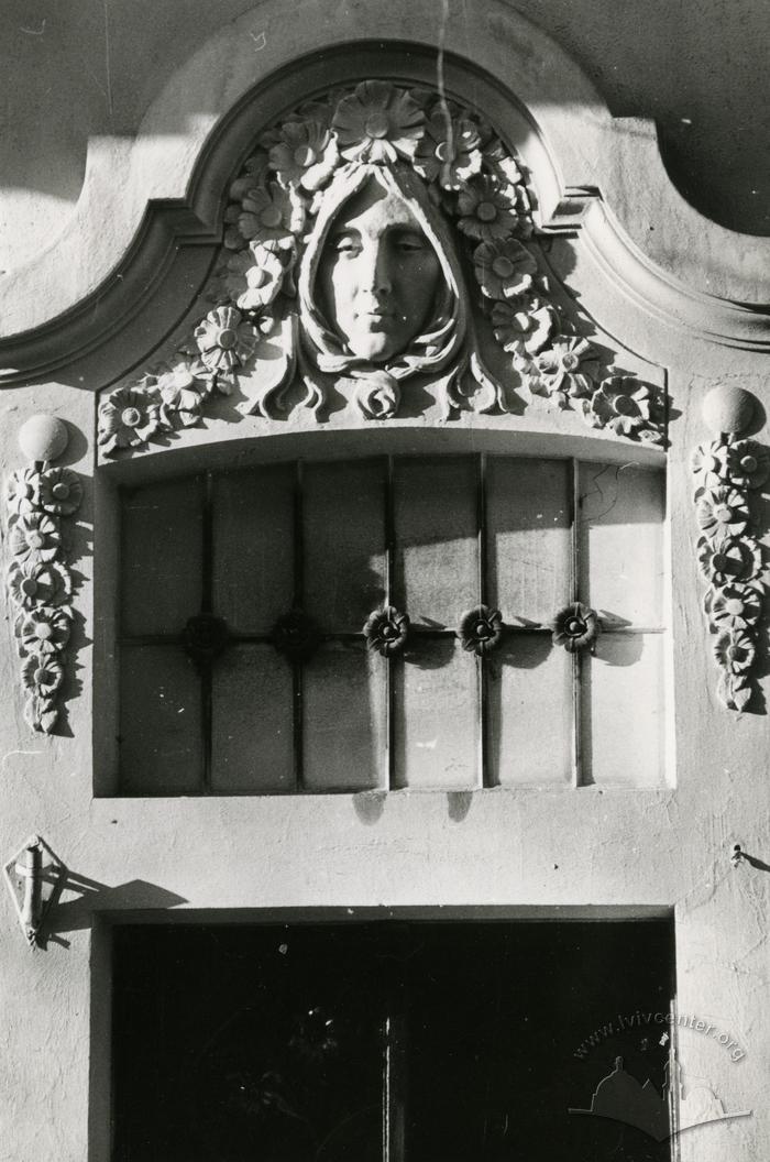 Mask above the main entrance at 6 Hlyboka St.  2