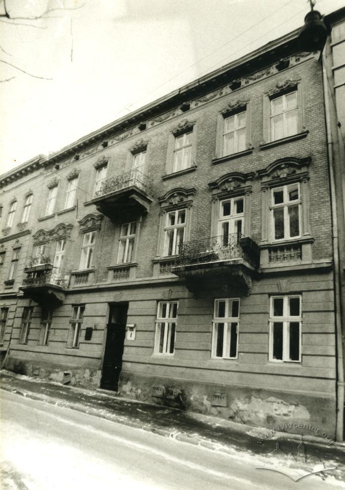 Building at 4 Hlibova St.  2