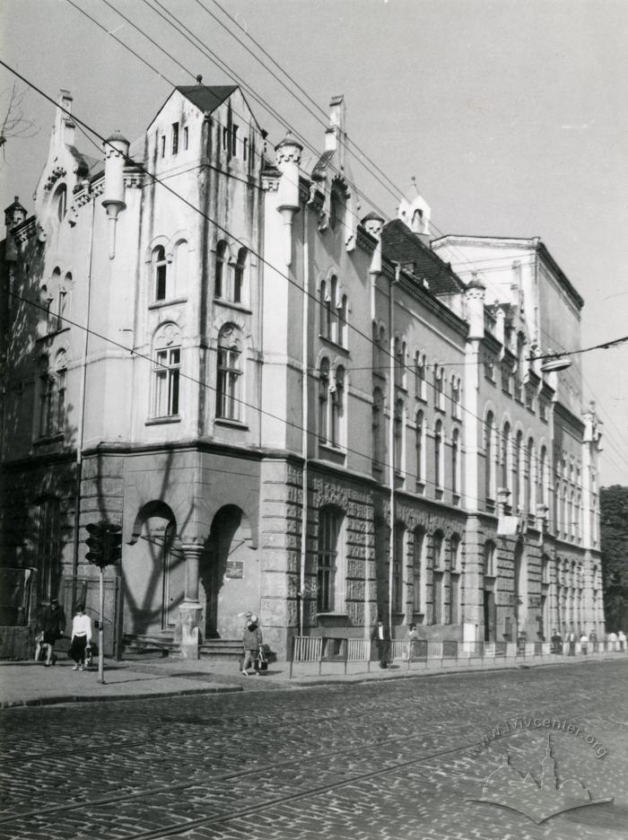 Драматичний театр ім. Лесі Українки на вул. Городоцькій, 36  2