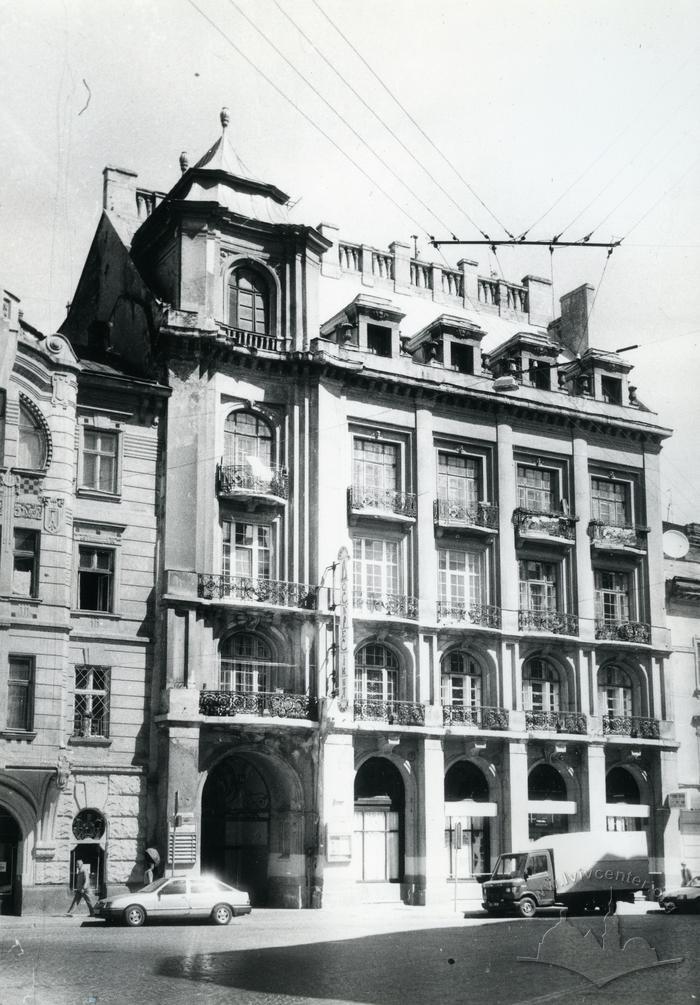Building at 5 Hryhorenka Sq.  2
