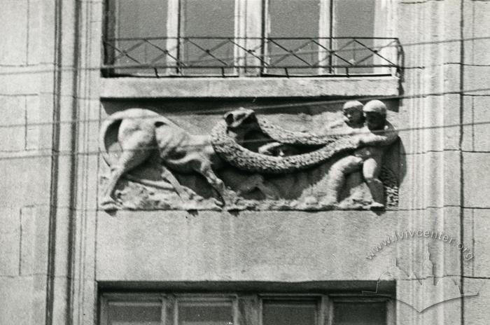 Bas-relief at 2 Horodotska St. 2