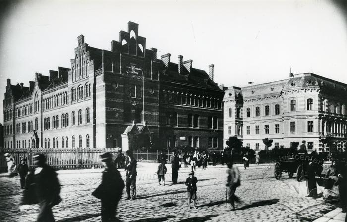 Школа Св. Анни на вул. Леонтовича, 2  2