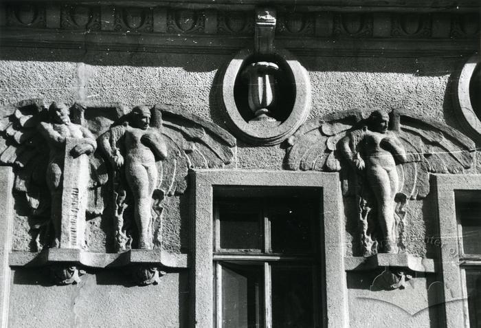 Sculptures on the façade at 67 Horodotska St.  2