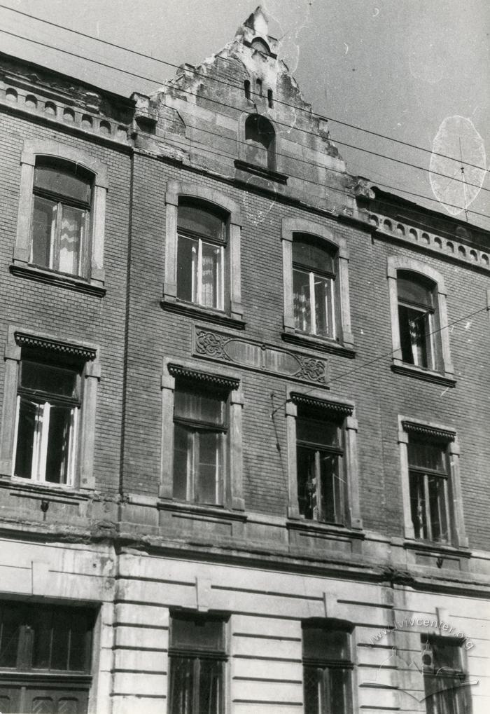 Будинок на вул. Коновальця, 6  2