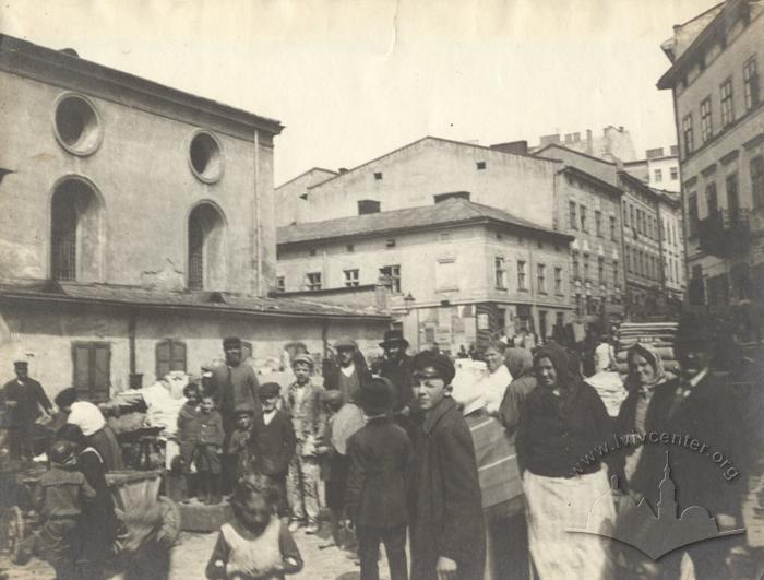 People near The Great Suburb Synagogue 2