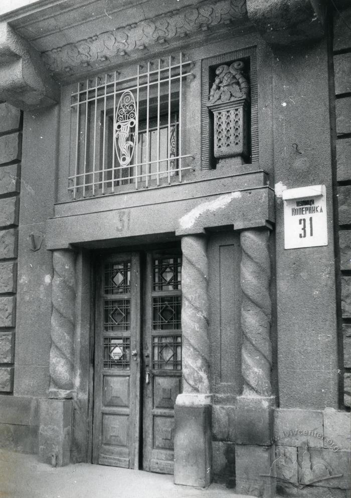 Main entrance at 31 Kopernika St.  2