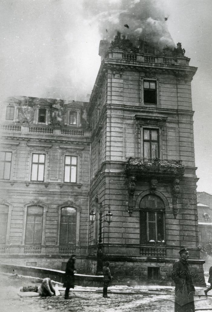 Potocki Palace at 15 Kopernika St. Photo reproduction 2