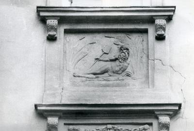 Bas-relief at 2 Kopernika St. 