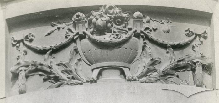 Bas-relief at 12 Kopernika St.  2